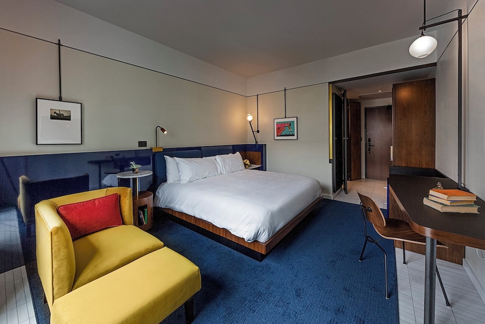 Hotel Haya — Hotel rooms in Tampa, Florida