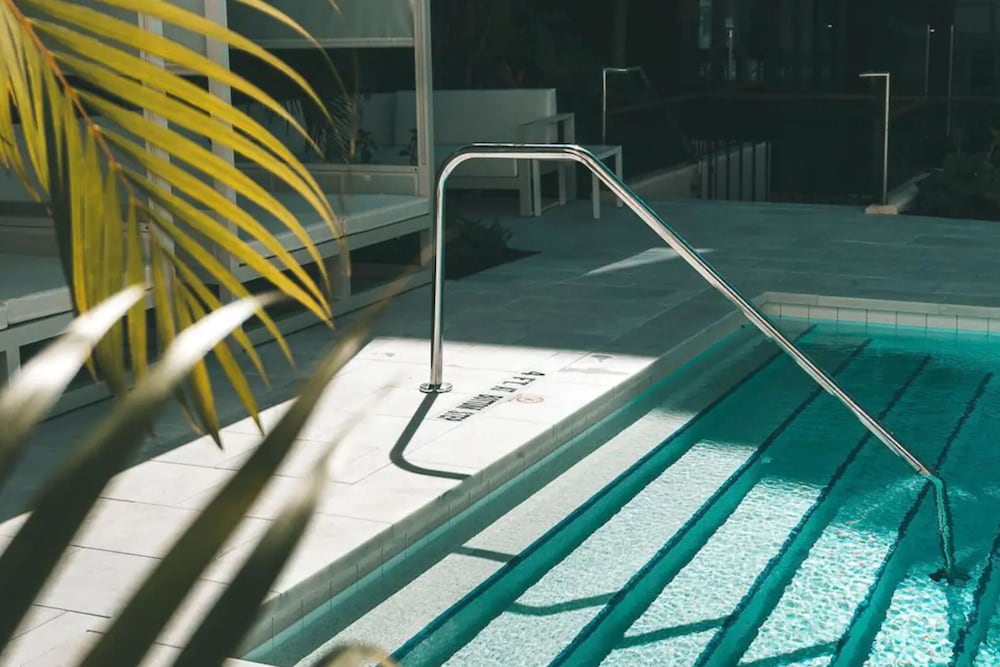 Hotel Haya — Swimming pool in Tampa, Florida