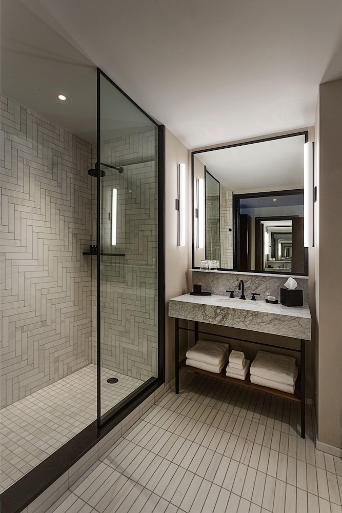 Hotel Haya — Hotel rooms in Tampa, Florida