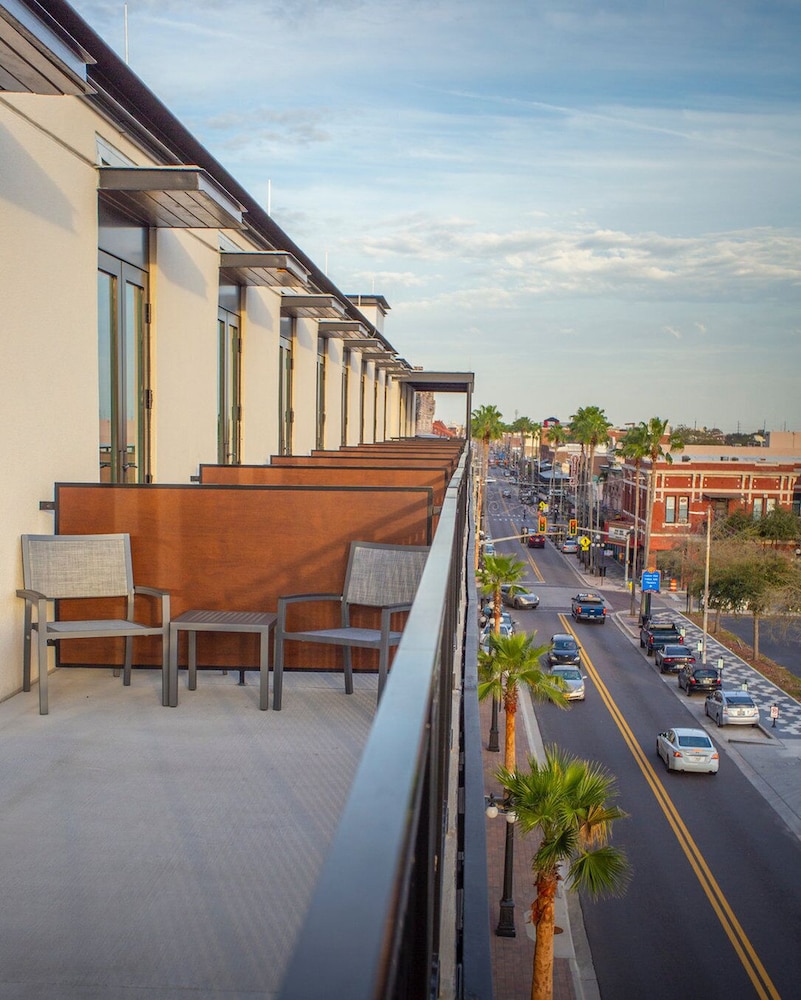 Hotel Haya — Hotel building in Tampa, Florida