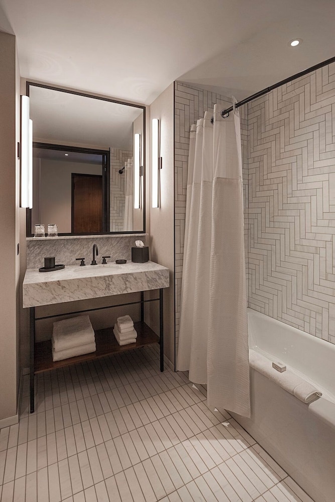 Hotel Haya — Hotel rooms in Tampa, Florida