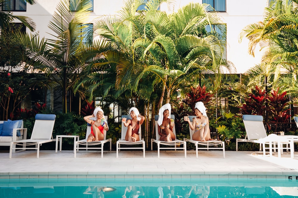 Hotel Haya — Swimming pool in Tampa, Florida