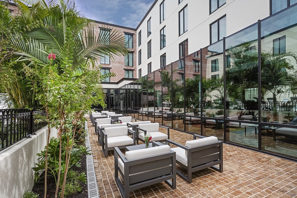 Hotel Haya — Hotel building in Tampa, Florida