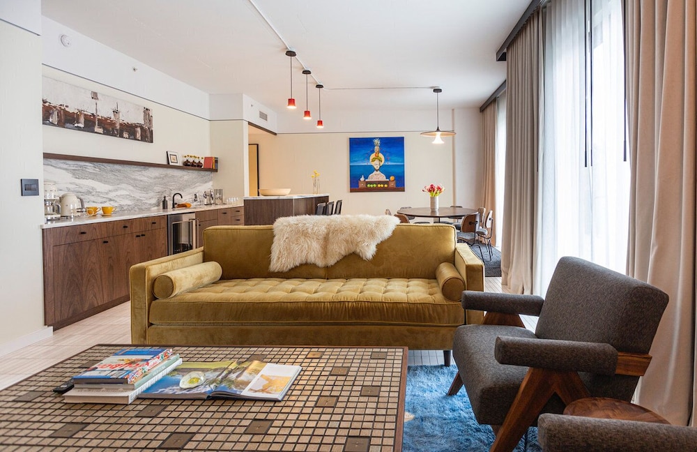 Hotel Haya — Hotel rooms in Tampa, Florida