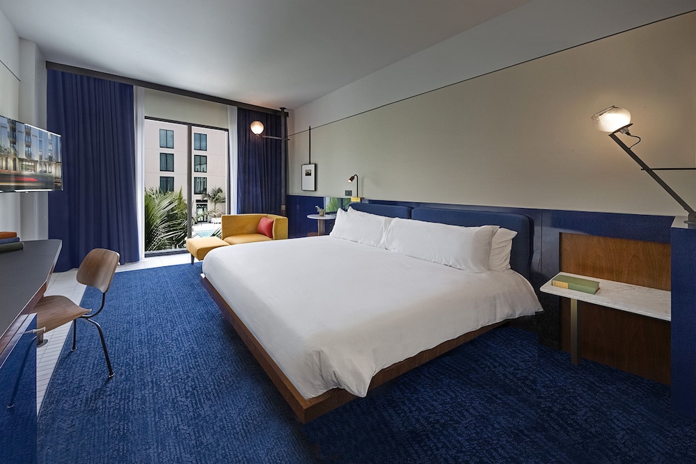 Hotel Haya — Hotel rooms in Tampa, Florida