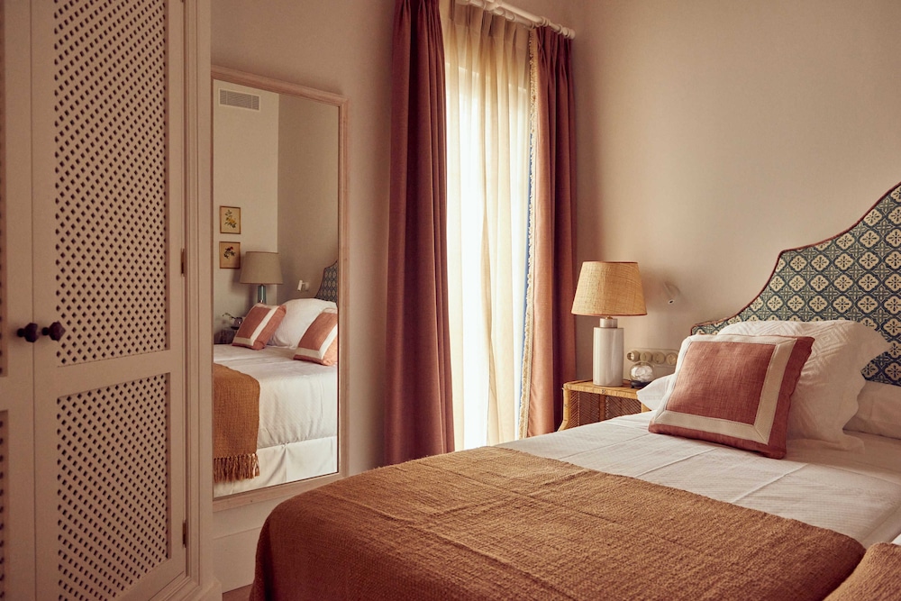 Cristine Bedfor Mahón Boutique Hotel — Hotel rooms in Mahon, Balearic Islands