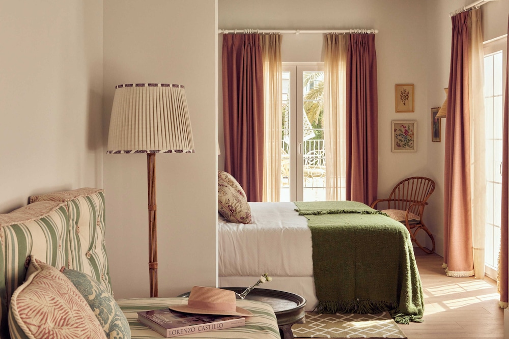 Cristine Bedfor Mahón Boutique Hotel — Hotel rooms in Mahon, Balearic Islands