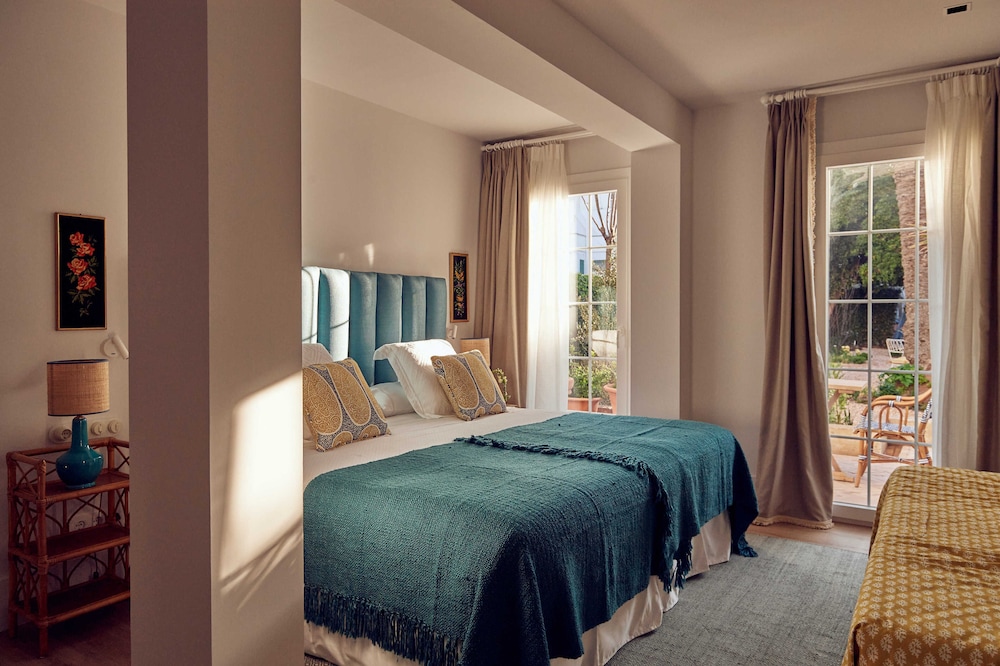 Cristine Bedfor Mahón Boutique Hotel — Hotel rooms in Mahon, Balearic Islands