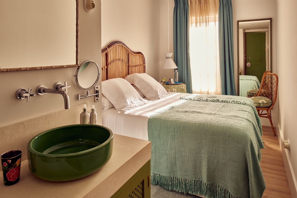 Cristine Bedfor Mahón Boutique Hotel — Hotel rooms in Mahon, Balearic Islands
