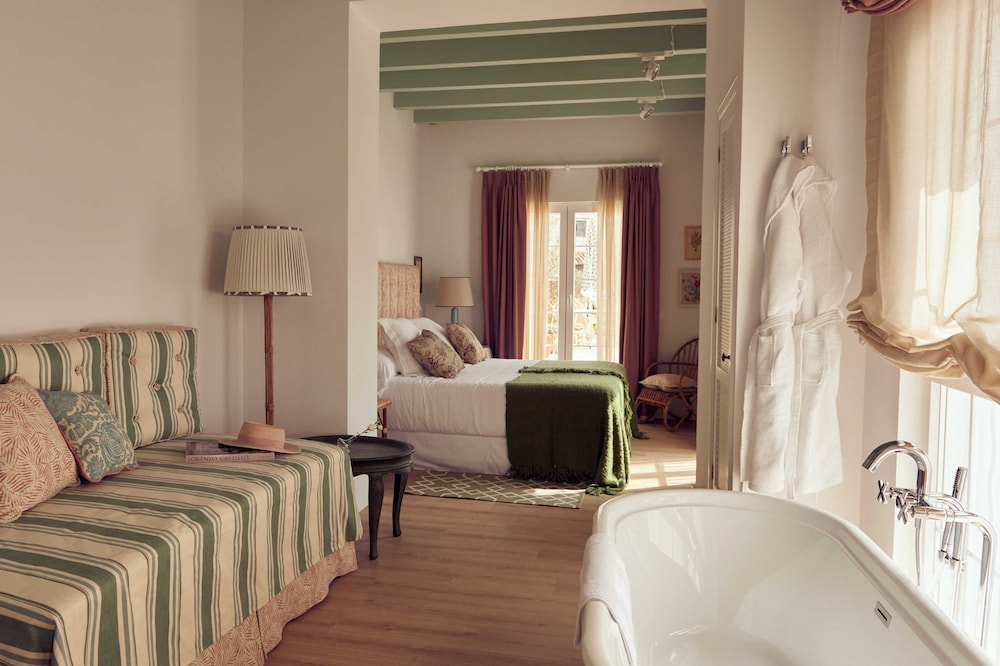 Cristine Bedfor Mahón Boutique Hotel — Hotel rooms in Mahon, Balearic Islands
