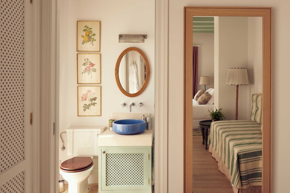 Cristine Bedfor Mahón Boutique Hotel — Hotel rooms in Mahon, Balearic Islands