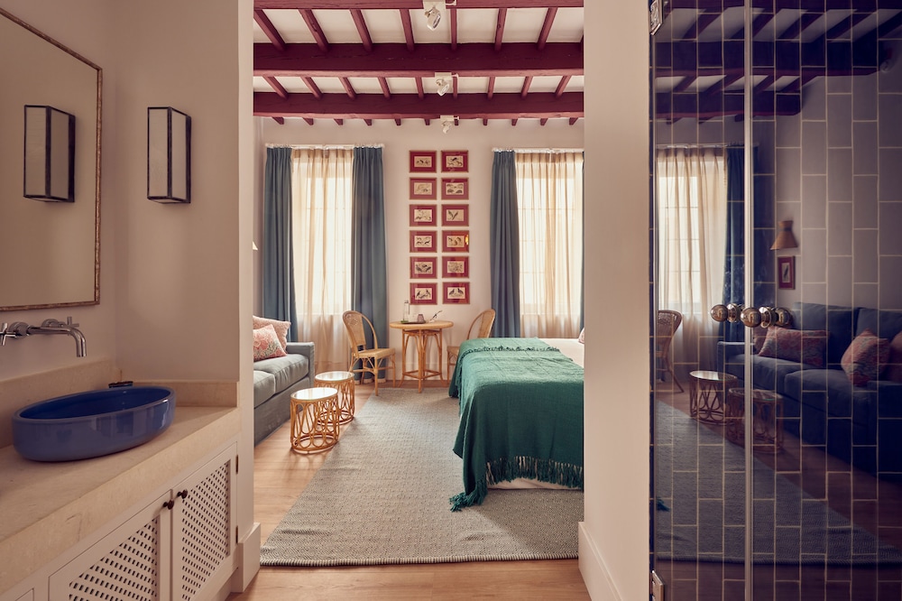 Cristine Bedfor Mahón Boutique Hotel — Hotel rooms in Mahon, Balearic Islands