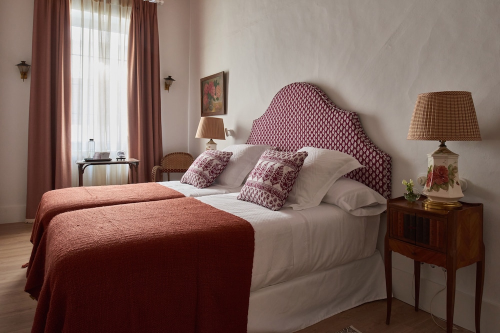 Cristine Bedfor Mahón Boutique Hotel — Hotel rooms in Mahon, Balearic Islands