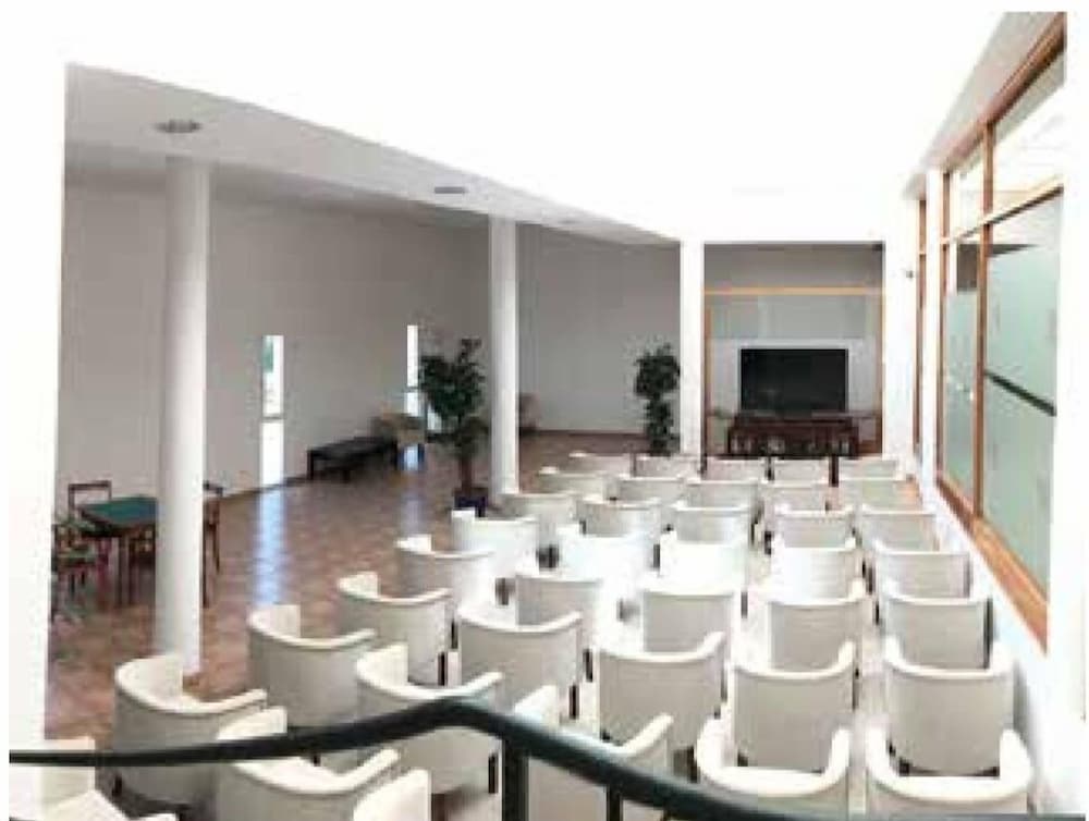Vibra Blanc Palace Aparthotel — Hotel building in Santandria, Balearic Islands