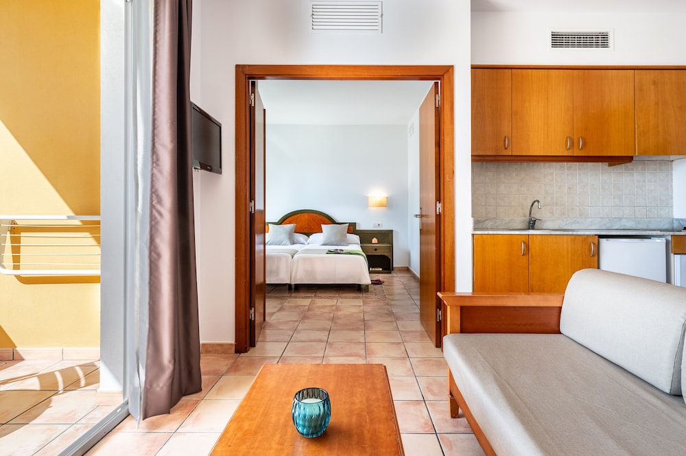 Vibra Blanc Palace Aparthotel — Hotel rooms in Santandria, Balearic Islands