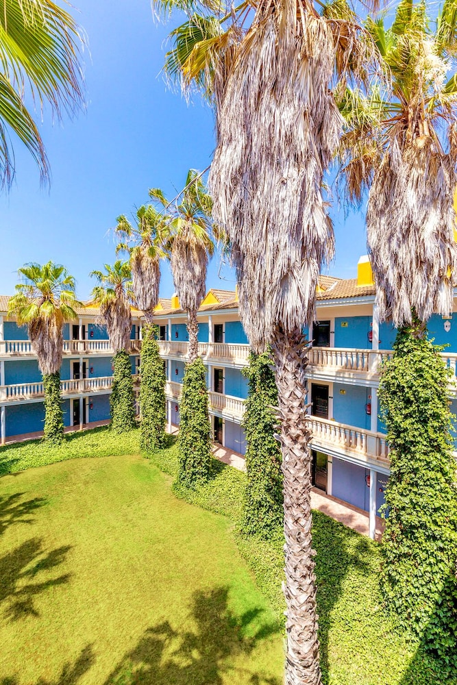 Vibra Blanc Palace Aparthotel — Hotel building in Santandria, Balearic Islands
