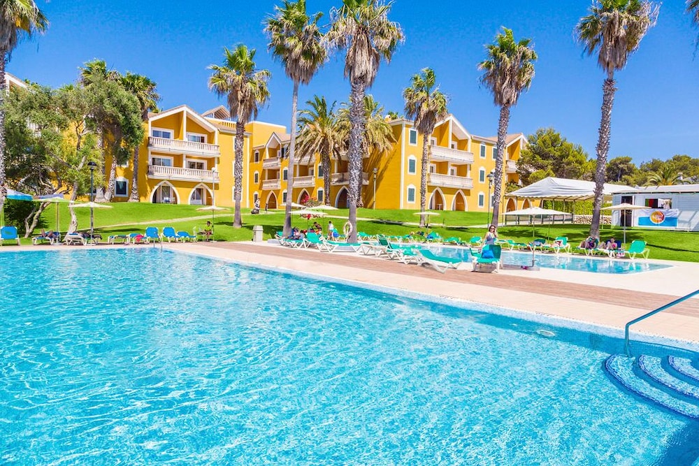 Vibra Blanc Palace Aparthotel — Swimming pool in Santandria, Balearic Islands