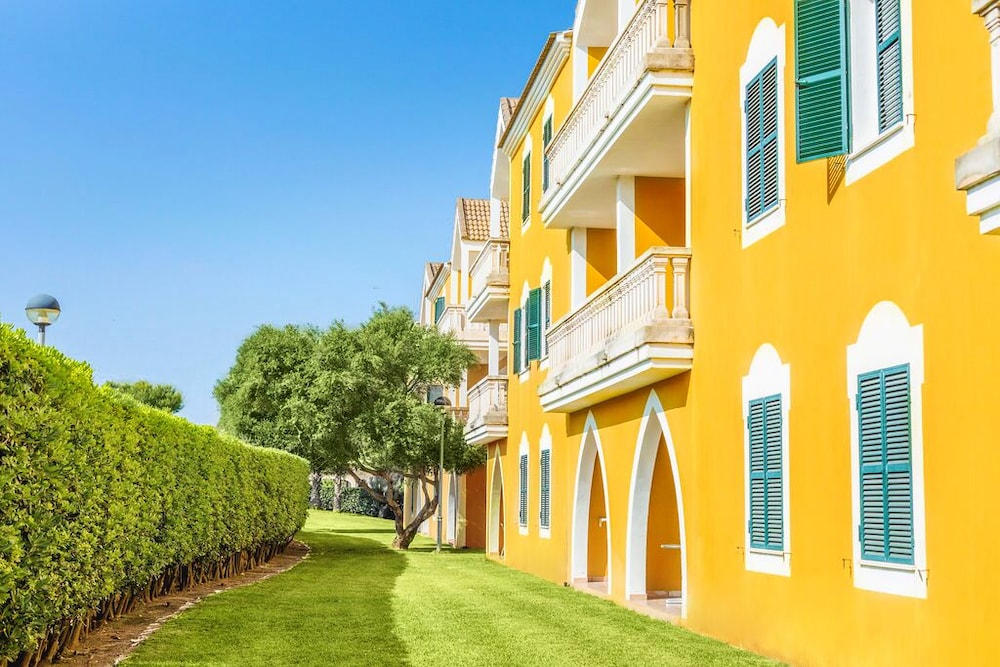Vibra Blanc Palace Aparthotel — Hotel building in Santandria, Balearic Islands