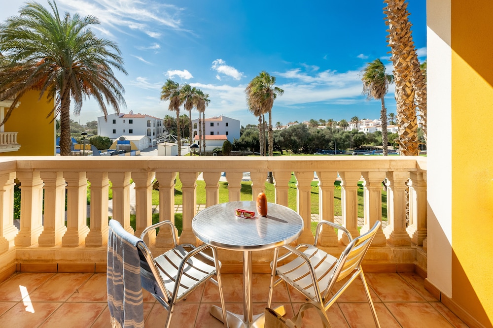 Vibra Blanc Palace Aparthotel — Hotel building in Santandria, Balearic Islands