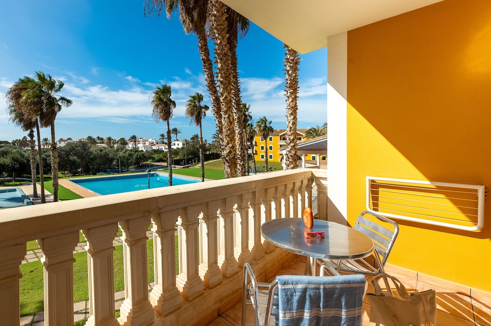 Vibra Blanc Palace Aparthotel — Hotel rooms in Santandria, Balearic Islands