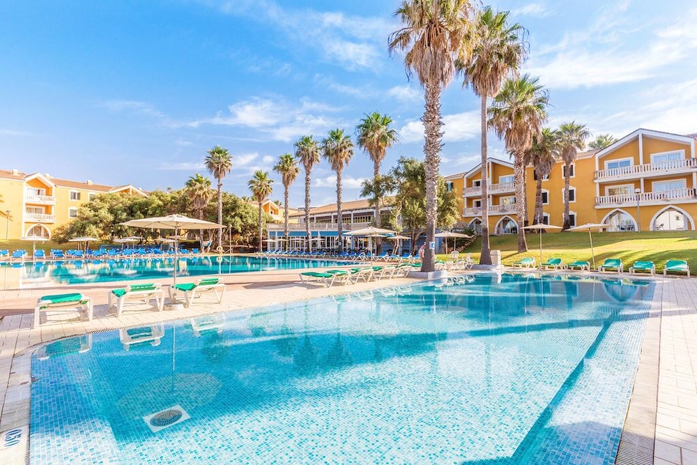 Vibra Blanc Palace Aparthotel — Swimming pool in Santandria, Balearic Islands