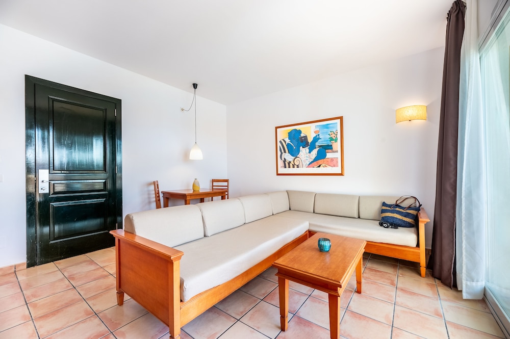 Vibra Blanc Palace Aparthotel — Hotel rooms in Santandria, Balearic Islands