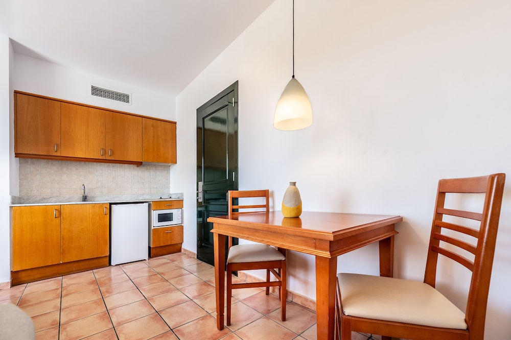Vibra Blanc Palace Aparthotel — Hotel rooms in Santandria, Balearic Islands