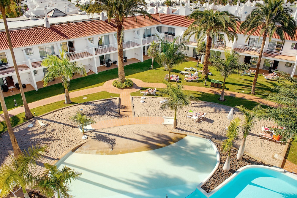Sunprime Atlantic View Suite & Spa — Swimming pool in Playa del Ingles, Canary Islands