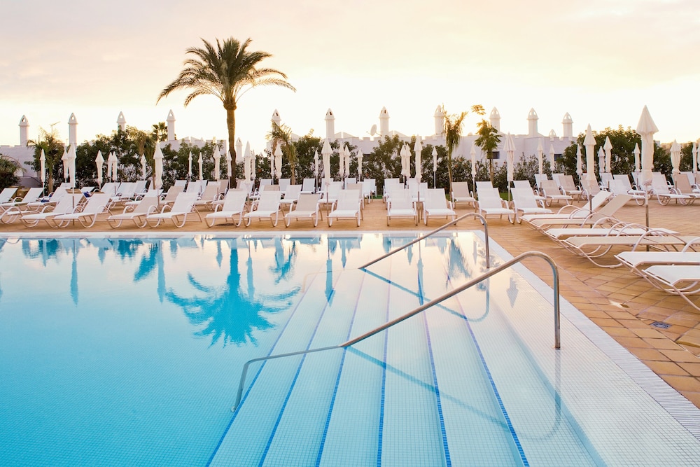 Sunprime Atlantic View Suite & Spa — Swimming pool in Playa del Ingles, Canary Islands