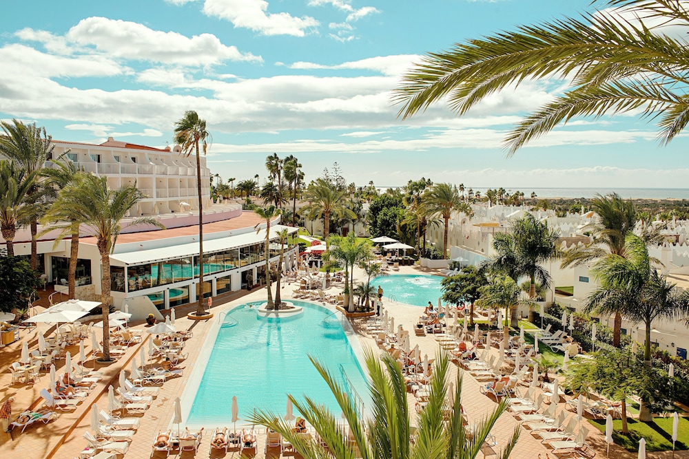 Sunprime Atlantic View Suite & Spa — Swimming pool in Playa del Ingles, Canary Islands