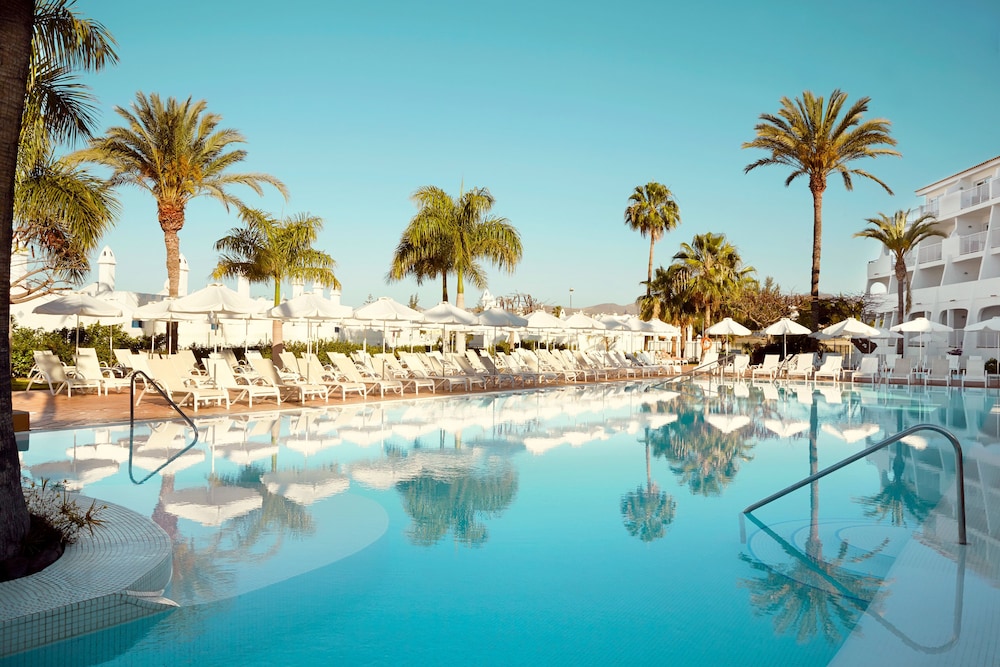 Sunprime Atlantic View Suite & Spa — Swimming pool in Playa del Ingles, Canary Islands