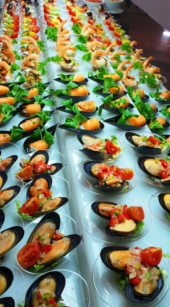 Grupotel Revoli — Restaurant & bars in Puerto Rico, Canary Islands