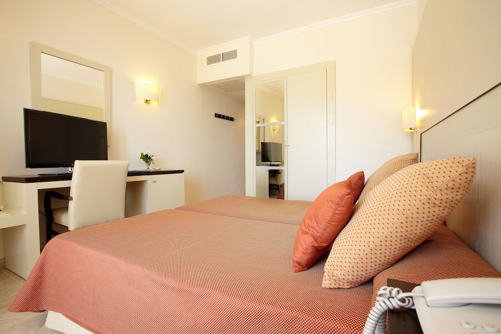 Grupotel Imperio Playa — Hotel rooms in Cala San Vicente, Balearic Islands