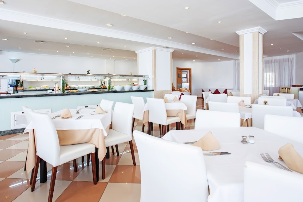 Grupotel Imperio Playa — Restaurant & bars in Cala San Vicente, Balearic Islands