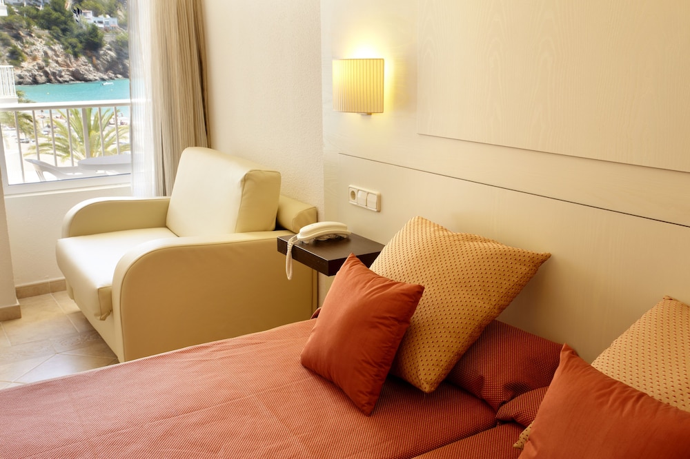 Grupotel Imperio Playa — Hotel rooms in Cala San Vicente, Balearic Islands