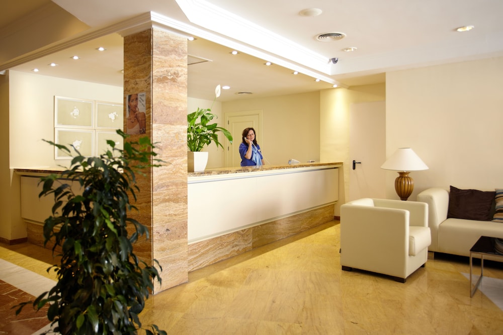 Grupotel Imperio Playa — Hotel building in Cala San Vicente, Balearic Islands