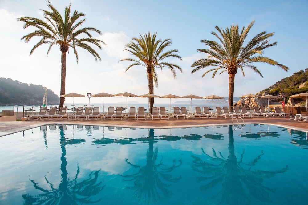 Grupotel Imperio Playa — Swimming pool in Cala San Vicente, Balearic Islands