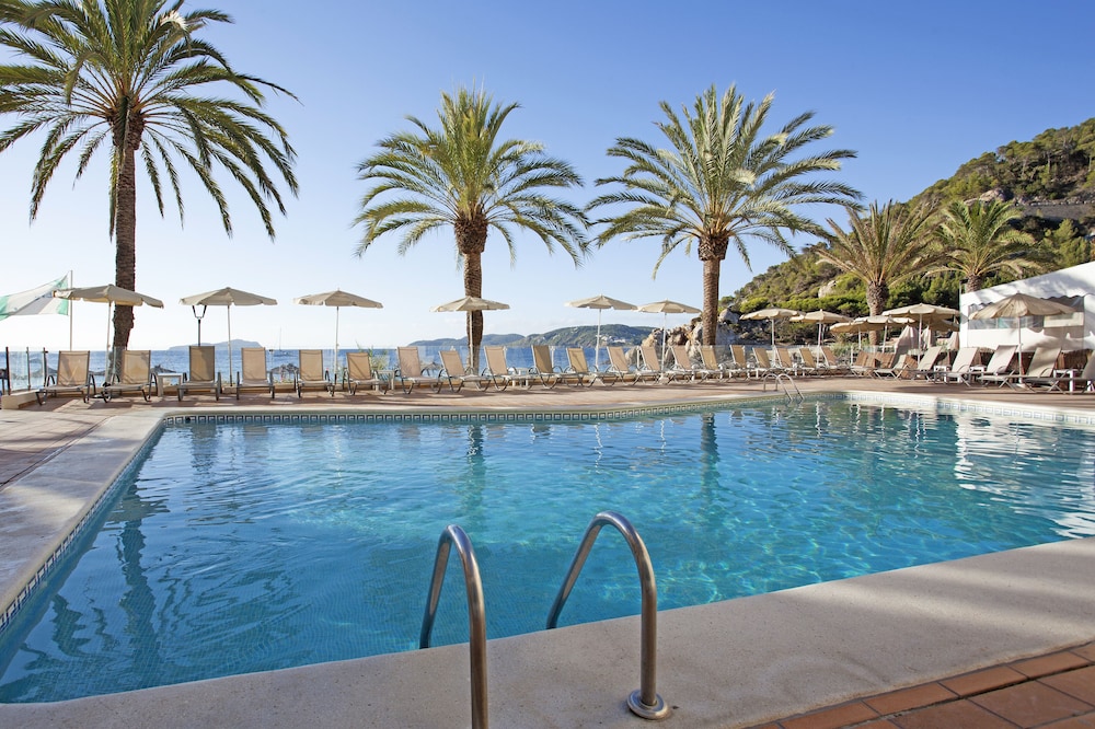 Grupotel Imperio Playa — Swimming pool in Cala San Vicente, Balearic Islands