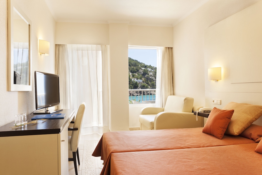 Grupotel Imperio Playa — Hotel rooms in Cala San Vicente, Balearic Islands