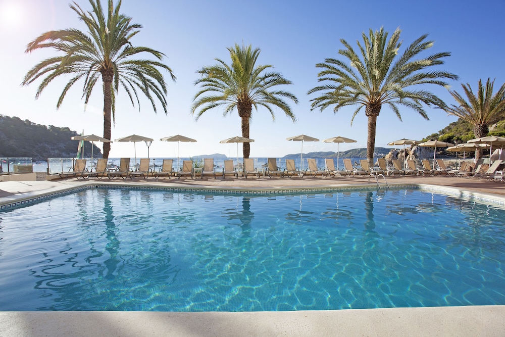 Grupotel Imperio Playa — Swimming pool in Cala San Vicente, Balearic Islands