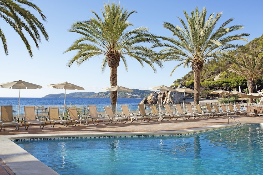 Grupotel Imperio Playa — Swimming pool in Cala San Vicente, Balearic Islands