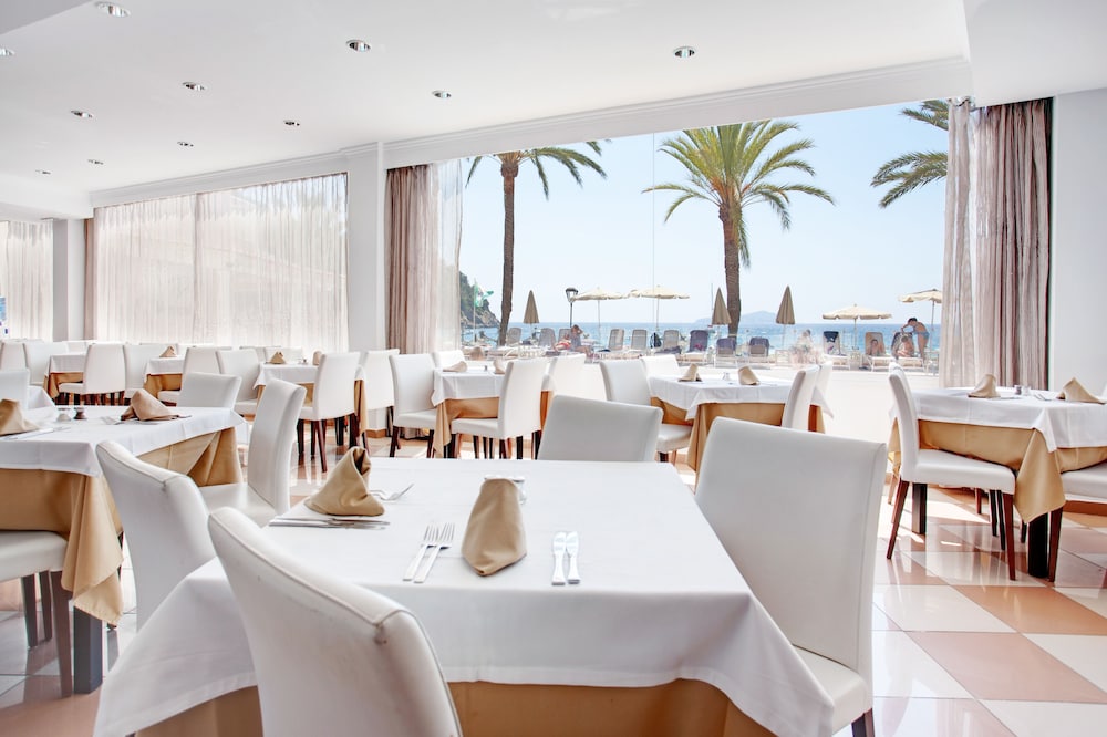 Grupotel Imperio Playa — Restaurant & bars in Cala San Vicente, Balearic Islands
