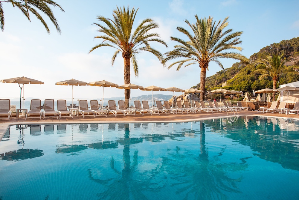 Grupotel Imperio Playa — Swimming pool in Cala San Vicente, Balearic Islands