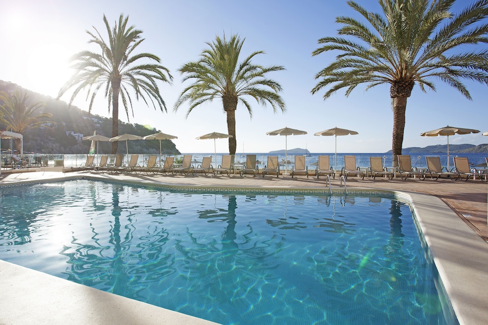 Grupotel Imperio Playa — Swimming pool in Cala San Vicente, Balearic Islands