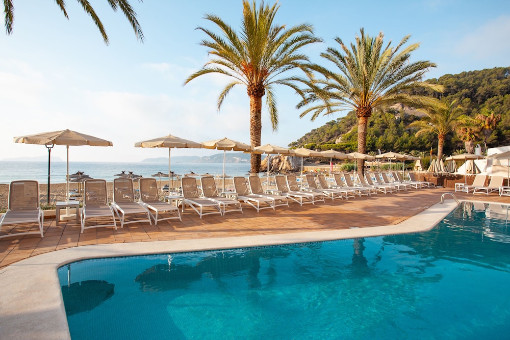 Grupotel Imperio Playa — Swimming pool in Cala San Vicente, Balearic Islands