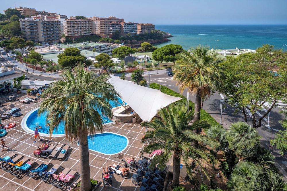 4R Salou Park Resort I — Swimming pool in Salou, Catalonia