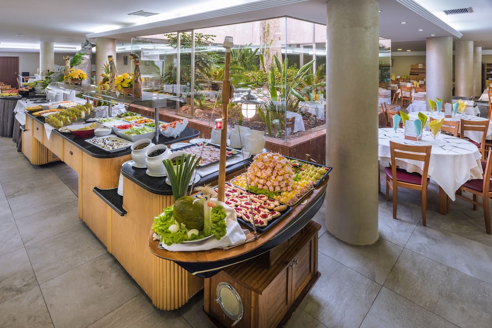 4R Salou Park Resort I — Restaurant & bars in Salou, Catalonia