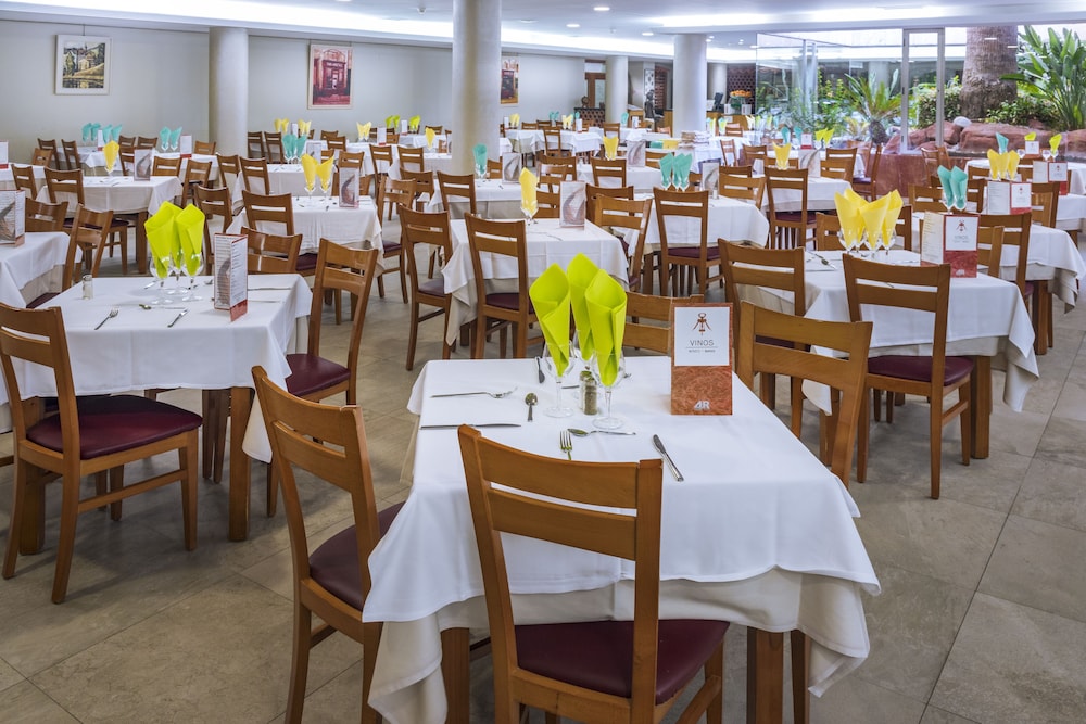 4R Salou Park Resort I — Restaurant & bars in Salou, Catalonia