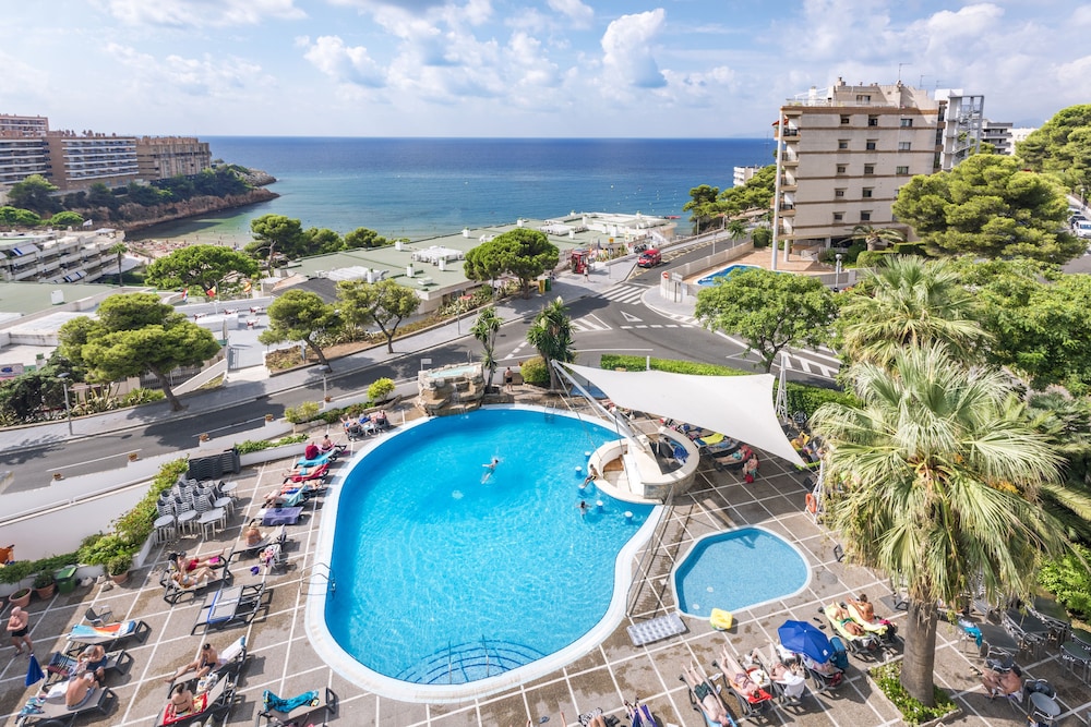 4R Salou Park Resort I — Swimming pool in Salou, Catalonia