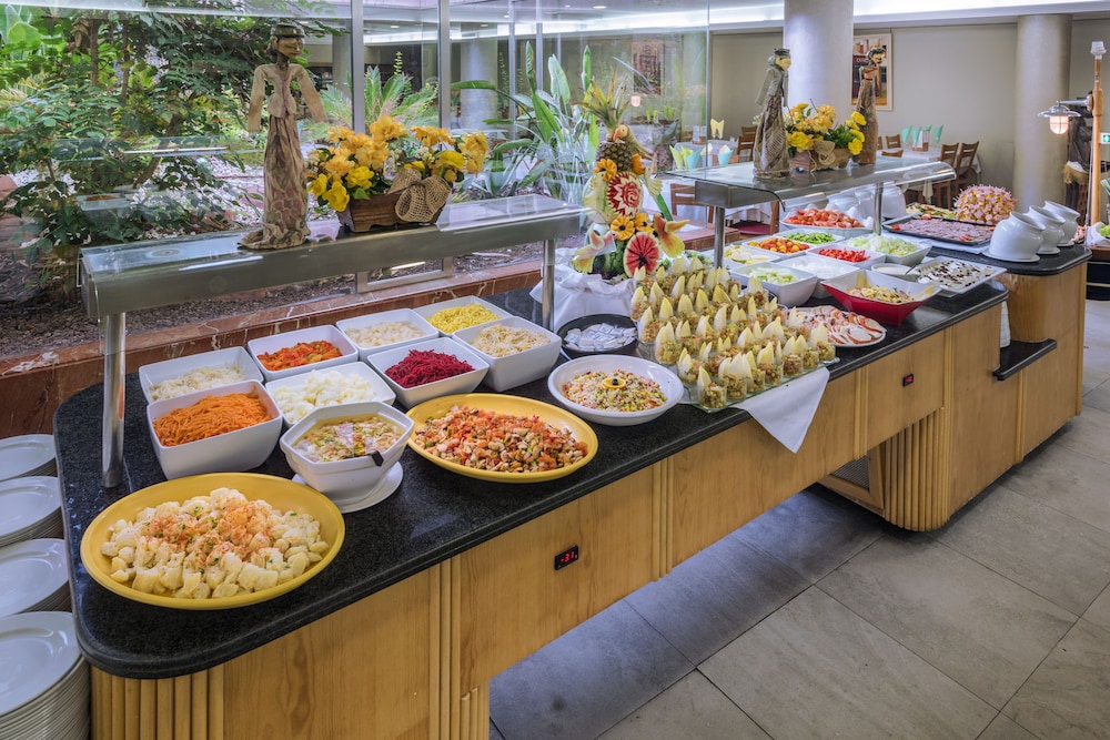 4R Salou Park Resort I — Restaurant & bars in Salou, Catalonia